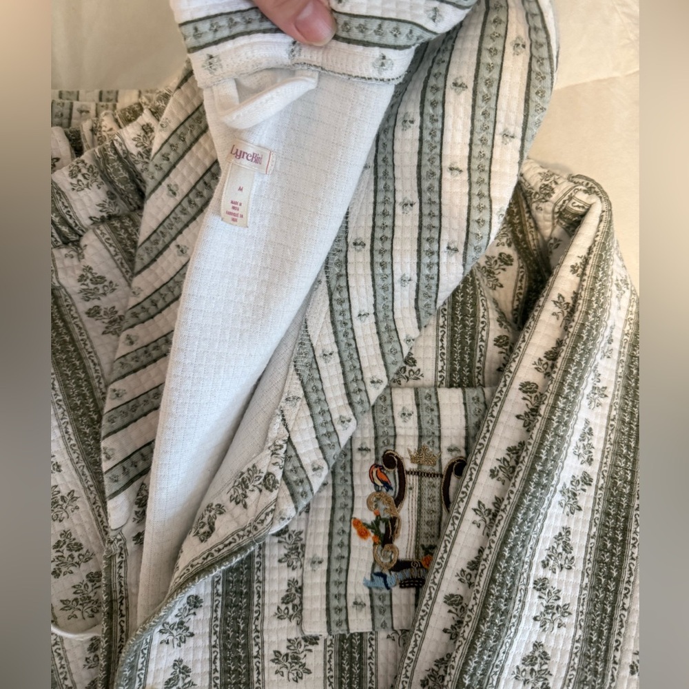 Lyrebird Printed Quilted PJ SET - Picture 3 of 4